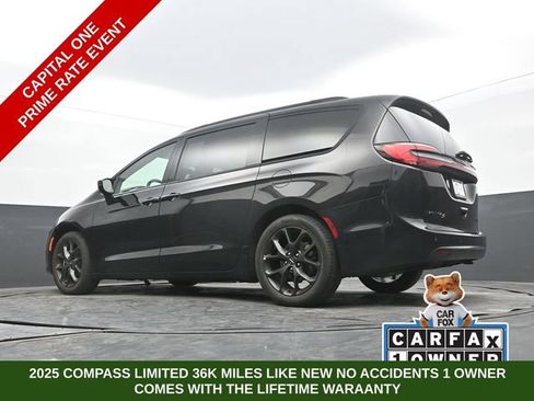 Used 2025 Chrysler Pacifica Limited FWD image 57