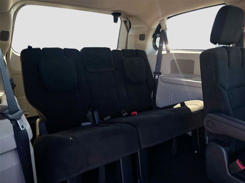 Used 2016 Dodge Grand Caravan SXT image 26