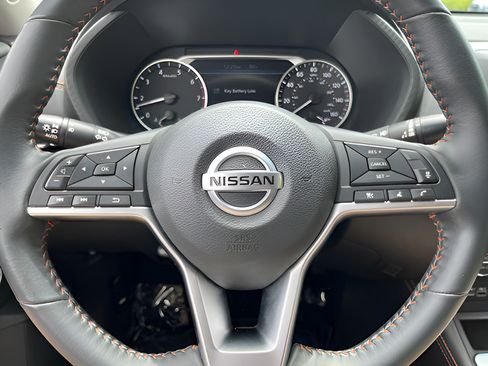 Used 2022 Nissan Sentra SR w/ Lighting Package FWD image 19