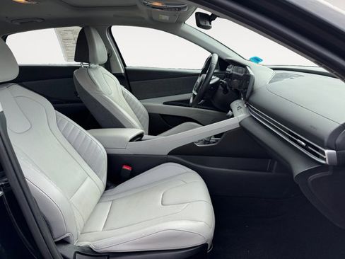 Used 2023 Hyundai Elantra Limited image 15