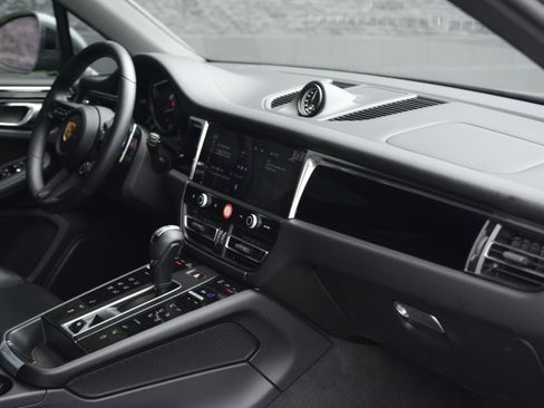 Certified 2026 Porsche Macan Turbo AWD/4WD image 28