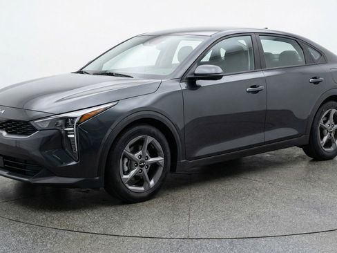 Used 2025 Kia K4 LXS image 3