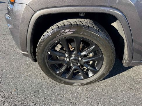 Used 2021 Jeep Grand Cherokee Laredo X image 14