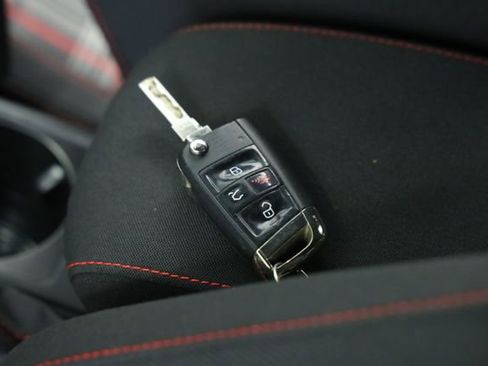 Used 2019 Volkswagen Golf 4-Door image 34