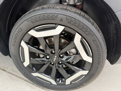 Certified 2024 Kia Telluride S FWD image 32