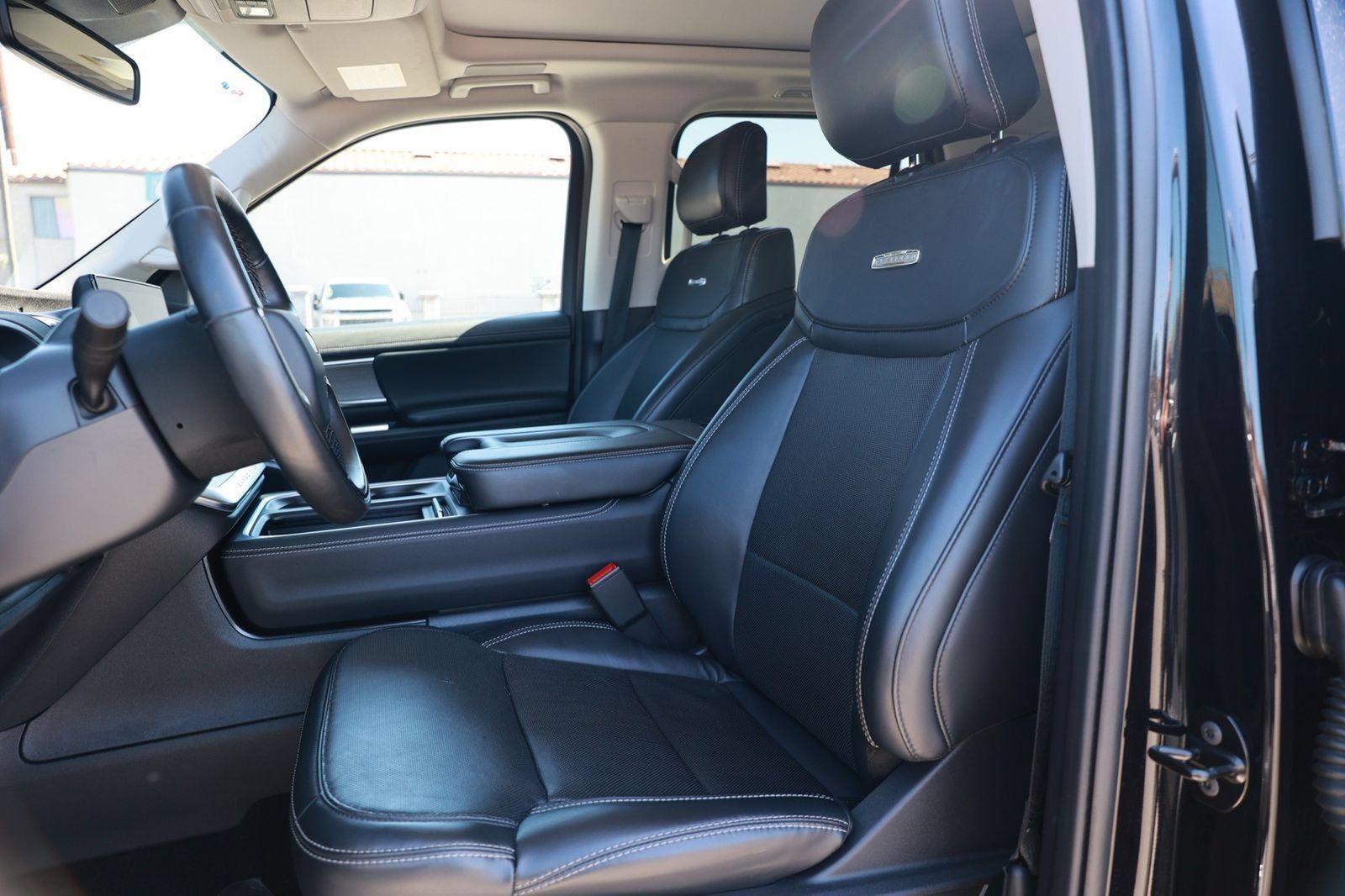 Used 2025 Ford Expedition Platinum w/ Driver's Package AWD/4WD image 22
