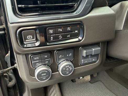 Used 2025 GMC Yukon AT4 w/ Premium Trailering Package AWD/4WD image 14