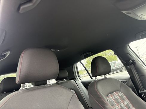 Used 2018 Volkswagen Golf 4-Door FWD image 25