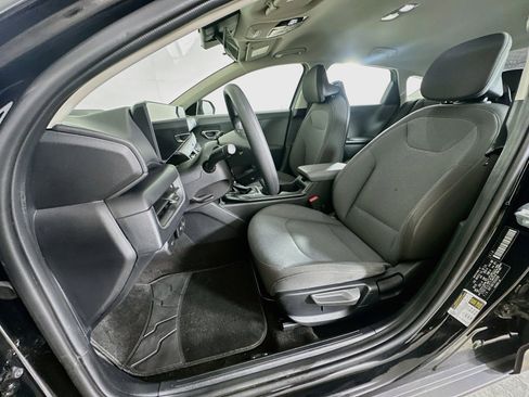 Used 2025 Kia K4 FWD image 13