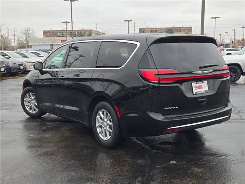 New 2026 Chrysler Pacifica Select image 16