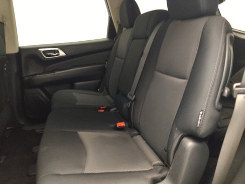 Used 2019 Nissan Pathfinder SV image 18