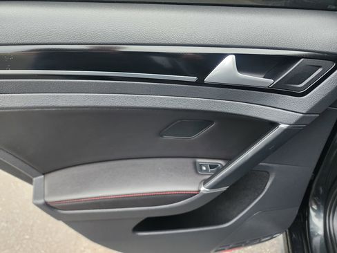 Used 2016 Volkswagen GTI SE image 18