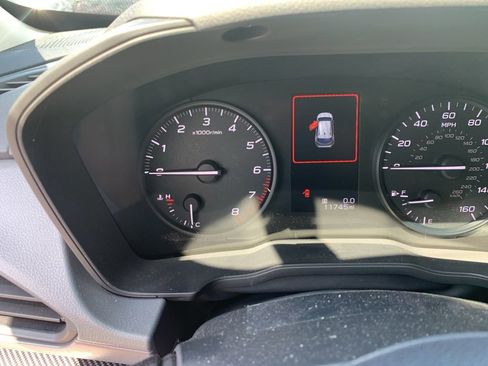 Used 2025 Subaru Crosstrek 2.0i image 4