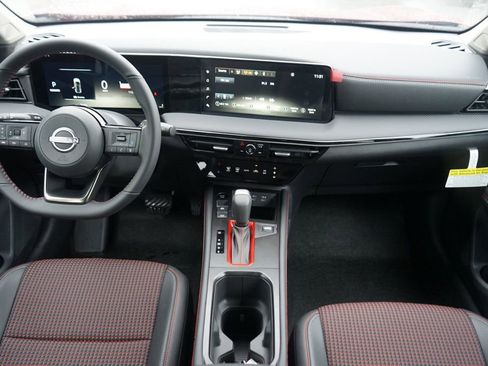 New 2025 Nissan Kicks SR image 24