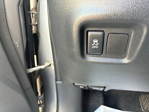 Used 2016 Nissan Versa SV FWD image 19