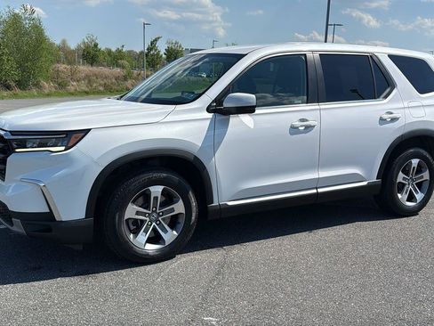 Used 2024 Honda Pilot EX-L image 12