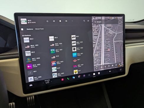 Used 2021 Tesla Model S Plaid image 15