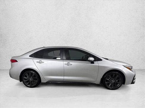Used 2026 Toyota Corolla SE FWD image 2