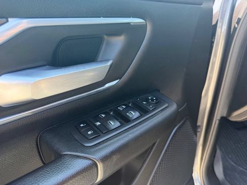 Used 2019 RAM 1500 Big Horn AWD/4WD image 11