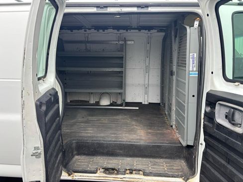 Used 2013 Chevrolet Express 2500 Extended RWD image 13