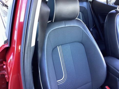 Used 2022 Hyundai Venue Limited w/ Cargo Package image 17