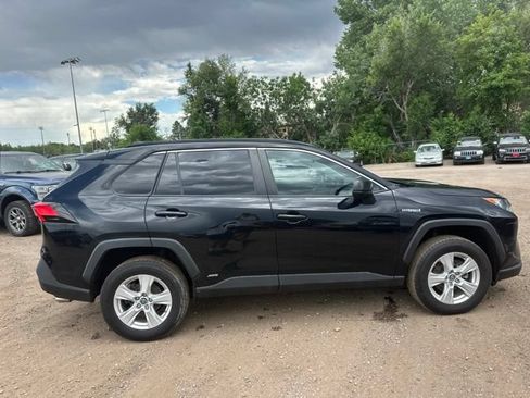 Used 2020 Toyota RAV4 LE AWD/4WD image 9