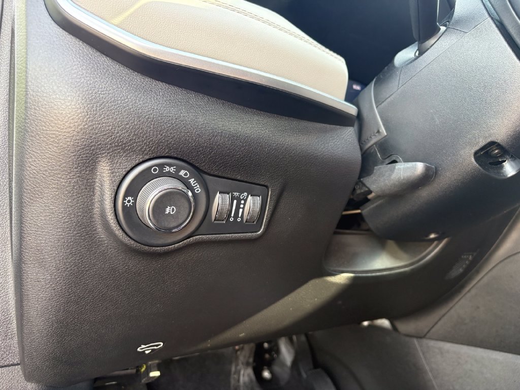 Used 2025 Jeep Compass Limited w/ Elite Group AWD/4WD image 27
