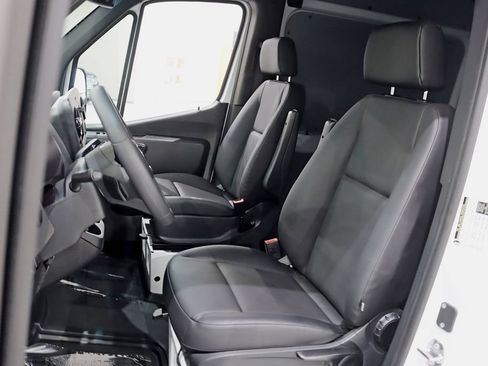 Used 2025 Mercedes-Benz Sprinter 2500 image 20