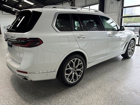 Used 2024 BMW X7 xDrive40i w/ Premium Package AWD/4WD image 3