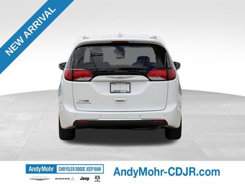 Used 2018 Chrysler Pacifica Touring Plus FWD image 6