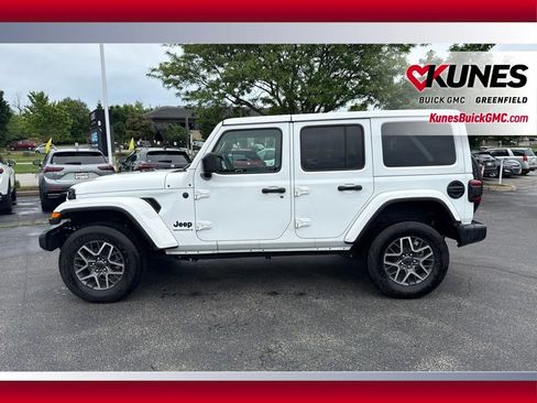 Used 2025 Jeep Wrangler Unlimited Sahara AWD/4WD image 13