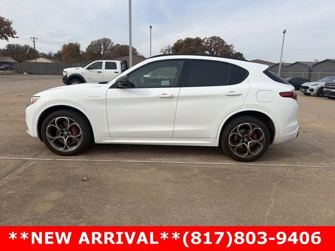 Used 2022 Alfa Romeo Stelvio Veloce image 9
