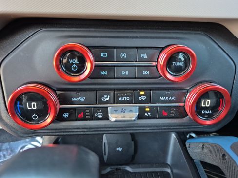 Used 2024 Ford Bronco Wildtrak AWD/4WD image 32