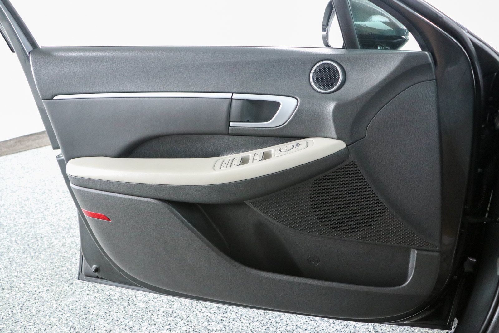 Used 2025 Hyundai Sonata SEL FWD image 22