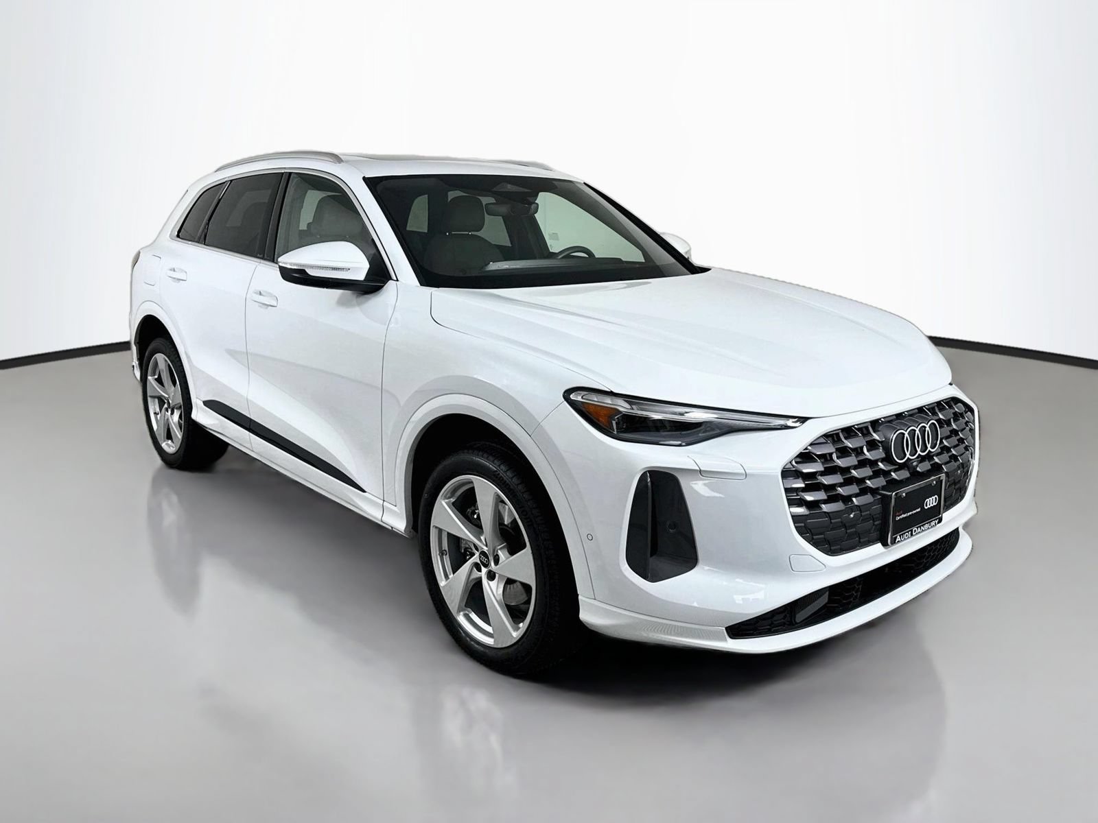 Certified 2025 Audi Q5 Premium w/ Premium Plus AWD/4WD image 7