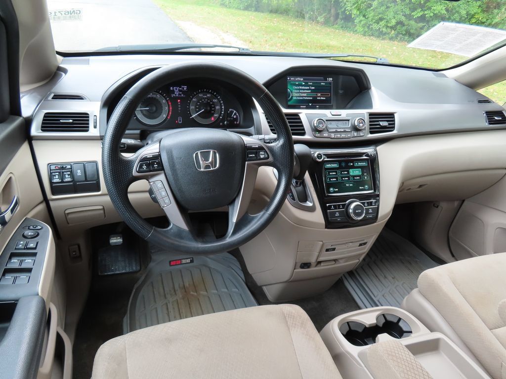Used 2016 Honda Odyssey SE image 4