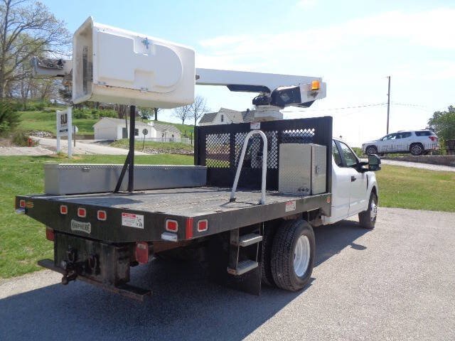 Used 2017 Ford F350 XL w/ Power Equipment Group RWD image 6