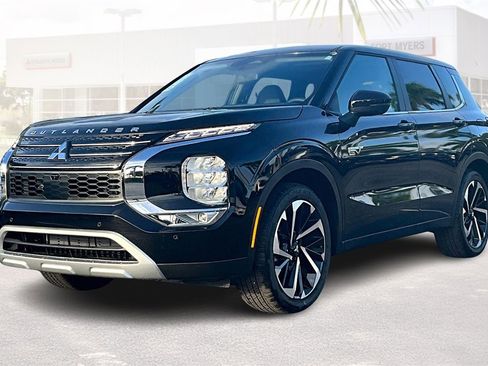 New 2025 Mitsubishi Outlander SE image 2