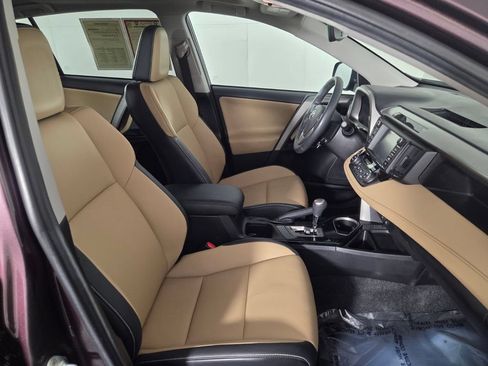 Used 2018 Toyota RAV4 Limited FWD image 32