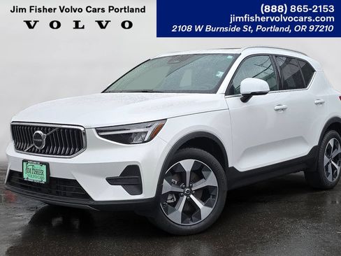 Certified 2025 Volvo XC40 B5 Core w/ Climate Package AWD/4WD image 1