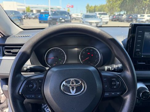 Used 2022 Toyota RAV4 XLE FWD image 14