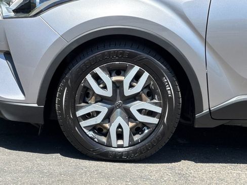 Used 2019 Toyota C-HR LE FWD image 35
