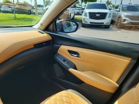 Used 2024 Nissan Sentra SV w/ SV Premium Package FWD image 14