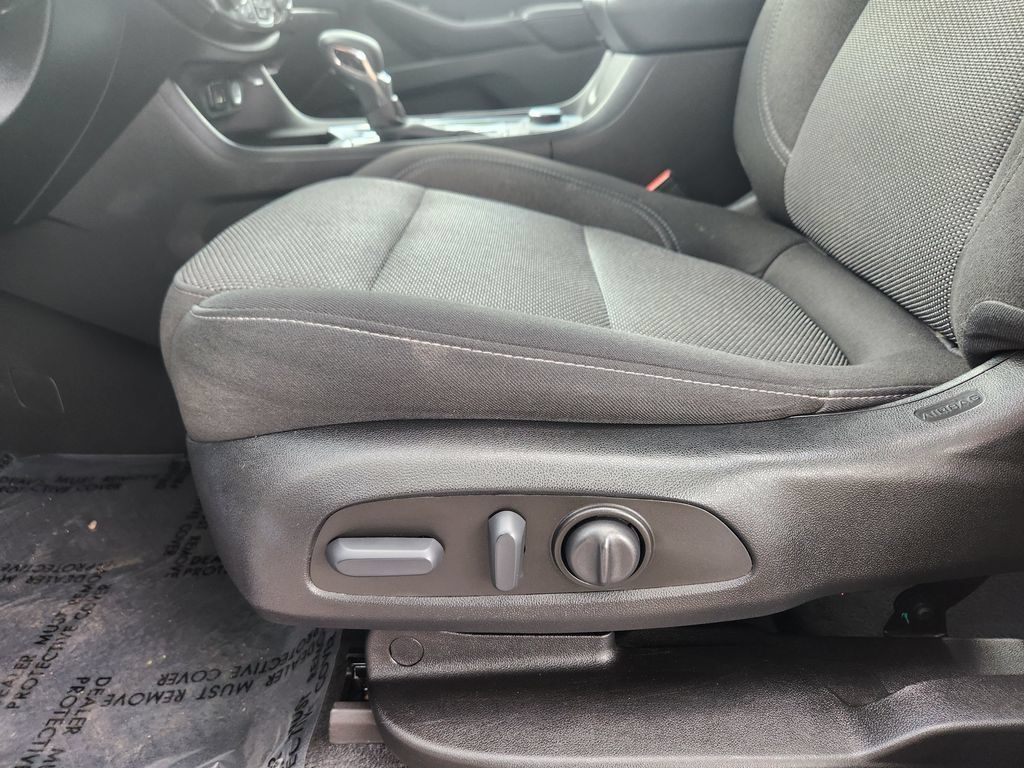 Used 2023 Chevrolet Traverse LT AWD/4WD image 15