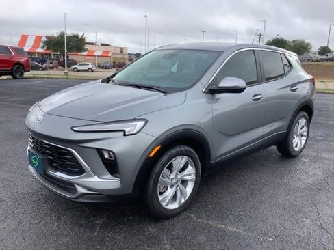 Certified 2025 Buick Encore GX Preferred FWD image 1