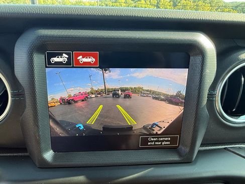Used 2022 Jeep Wrangler Unlimited Rubicon 4xe w/ Dual Top Group AWD/4WD image 22