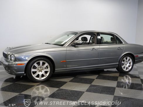 Used 2004 Jaguar XJ8 image 6