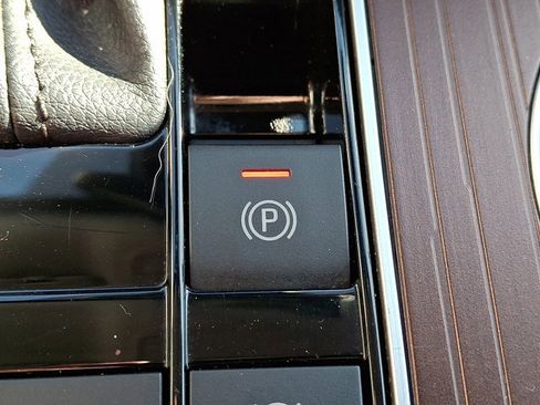 Used 2024 Toyota Sienna XLE image 24