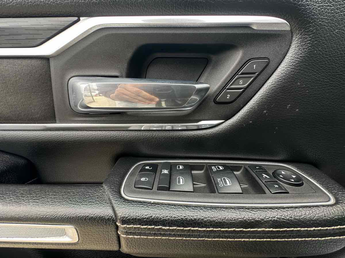 Used 2023 RAM 1500 Laramie AWD/4WD image 16