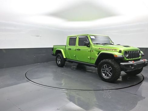 Used 2025 Jeep Gladiator Mojave w/ Convenience Group AWD/4WD image 2
